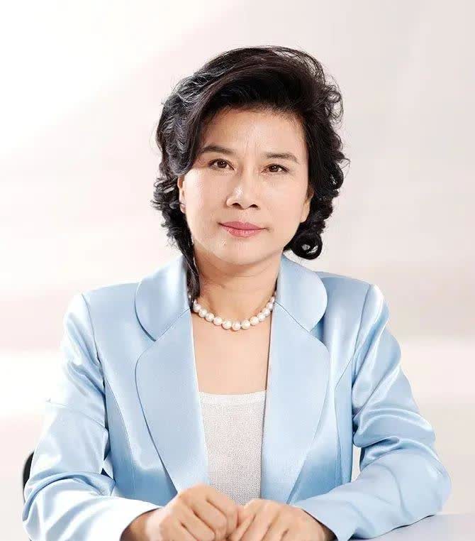 关于伍尔夫斯主帅下课，球队管理层正在考虑接任者的信息